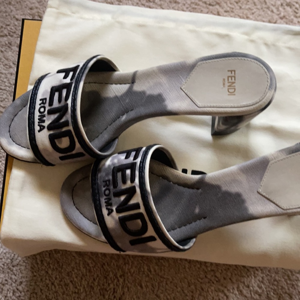 Fendi - Picture 5 of 7